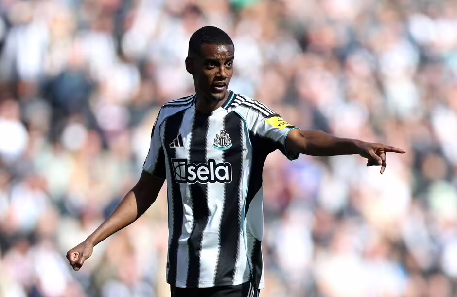 Newcastle star makes transfer demand as Eddie Howe given new Alexander Isak issue